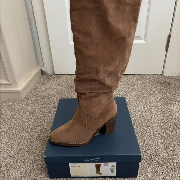 Brown Knee-High Women's Boots - Picture 4 of 4